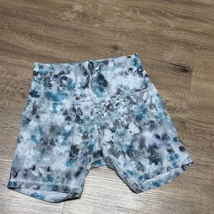 Lululemon Align Short 6”
Kaleidofloral Multi Color Size 8